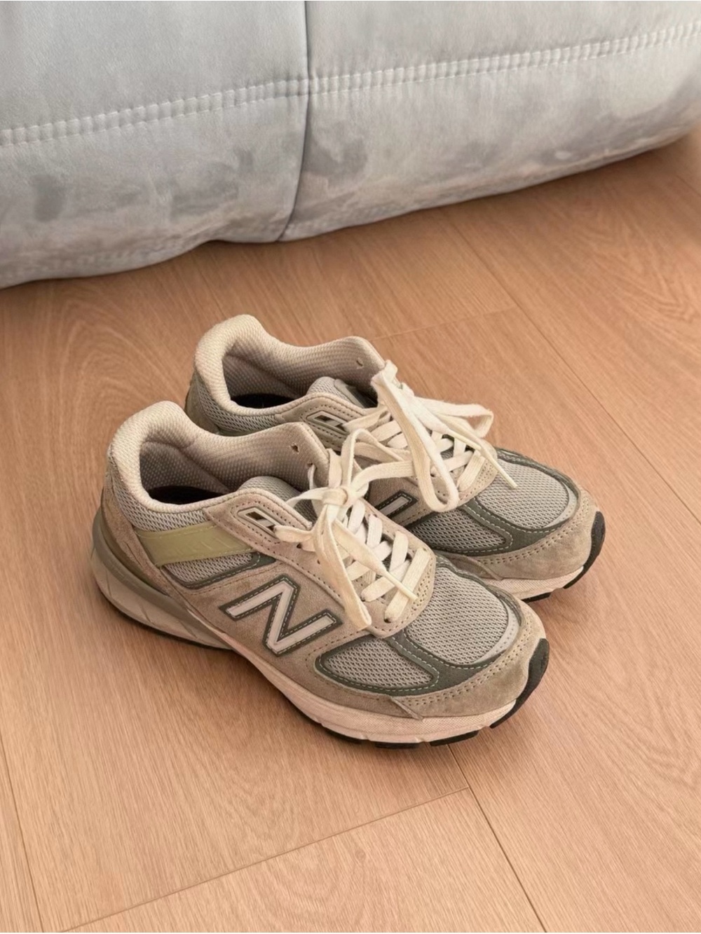 New Balance 990v5 Grey Sneakers